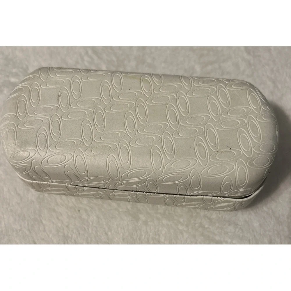 Oakley White Clamshell Hard Sunglasses Case O's with Microfiber Lining Interior